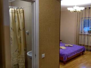 Отель Hotel Andreevsky Винница Двухместный номер Делюкс с 1 кроватью и душем-4